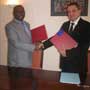Le Chef de la DUE&nbsp; Gabon, Thierry Mathisse et le Secr&eacute;taire G&eacute;n&eacute;ral de la CEEAC, Louis Sylvain Ngoma au si&egrave;ge de la CEEAC