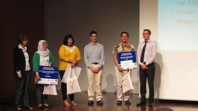 Grand prize winners with representatives of European language centres