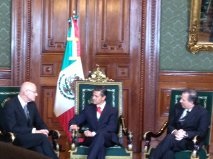Ambassador of the European Union to Mexico, Andrew Standley, presents his letter of credence to the Mexican President, Enrique Peña Nieto.