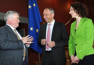 EU-Botschafter Jones, Ministerpräsident Hasler und EWR-Stabsstellenleiterin Entner-Koch am Europatag 2014 in Vaduz