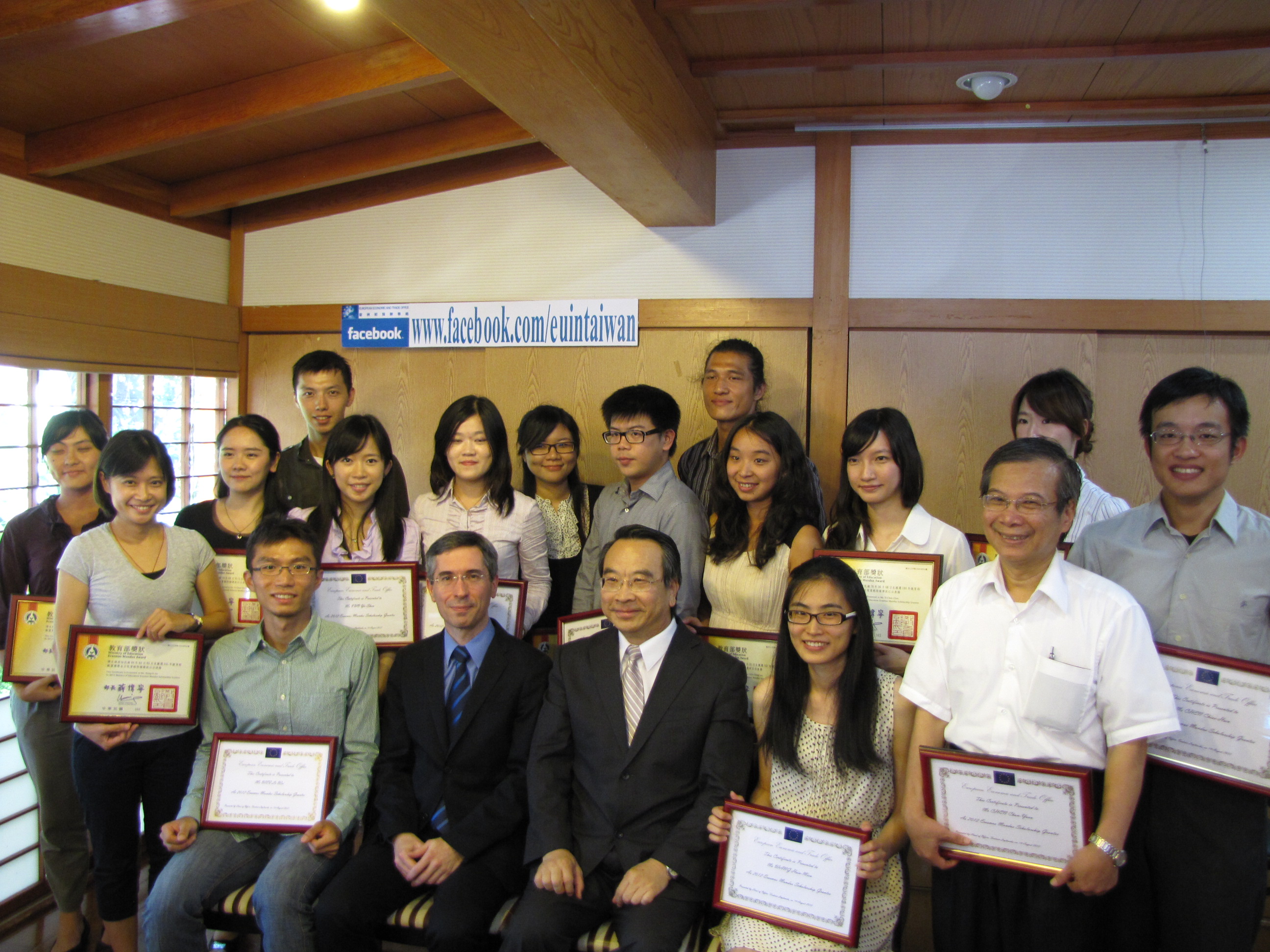 Frederic Laplanche and Tony Lin, Director General of BICER, Ministry of Education, together with all the scholarship grantees