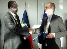 Dr. Francis Nazario with Mr. David O' Sullivan &copy; EU