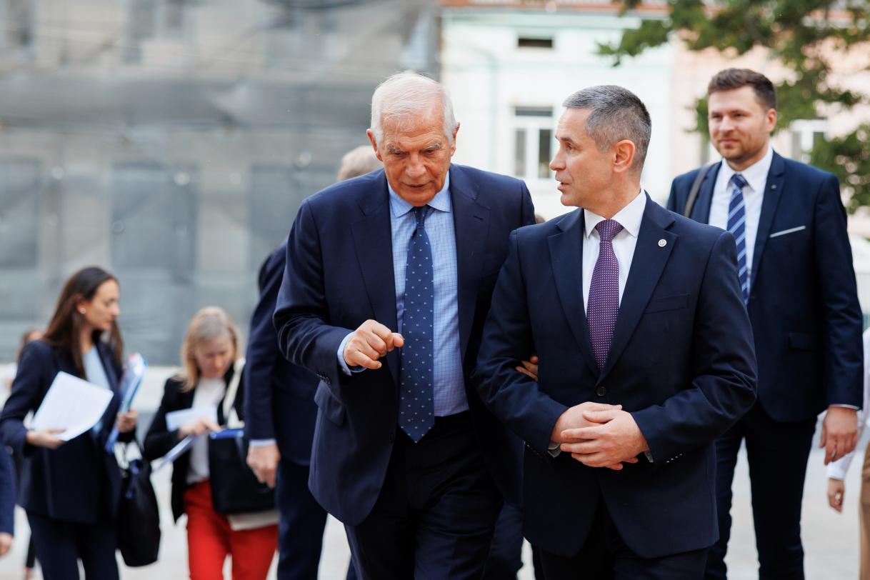  High Representative/Vice-President Josep Borrell with Moldovan Minister of Defence Anatolie Nosatîi