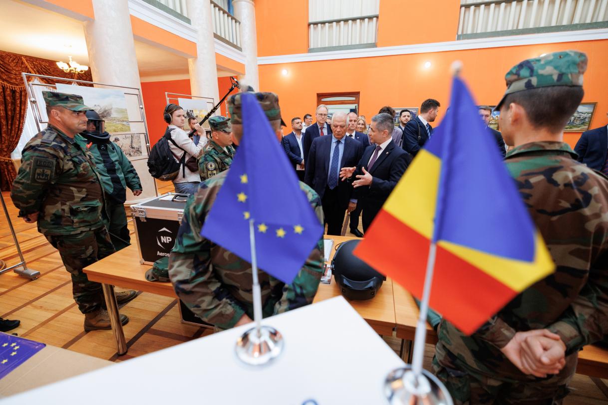  High Representative/Vice-President Josep Borrell with Moldovan Minister of Defence Anatolie Nosatîi