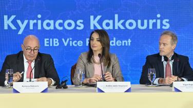 EIB Vice-President Kyriacos Kakouris, Minister of Education, Science and Innovation Anđela Jakšić-Stojanović and Yngve Engstrom, Head of Cooperation at the EU Delegation to Montenegro sitting. Behind them is a blue screen with EIB Vice-President Kyriacos Kakouris written on it