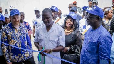 Kenema District Council Chairman cuts the tape to the Multi-purpose Hall, while the Minister of Local Government and Community Affairs, Hon. Tamba Lamina and the EU Head of Delegation, Maneul Muller looks on