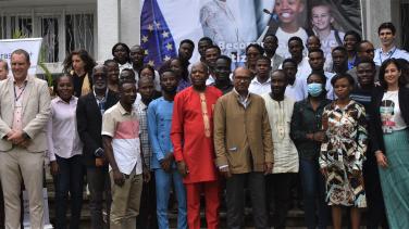 Group photo of beneficiaries of the 2022 Erasmus Mundus Joint Master Degre Programmes with EU Ambassador in Ghana after a pre-depature event at the EU Residence in Accra.