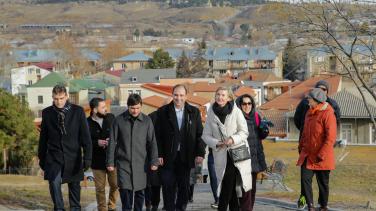 Group of people walking in Gori
