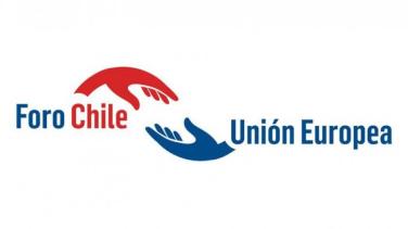 Logo of the Foro Chile-UE with two hands about to touch, one in blue and one in red