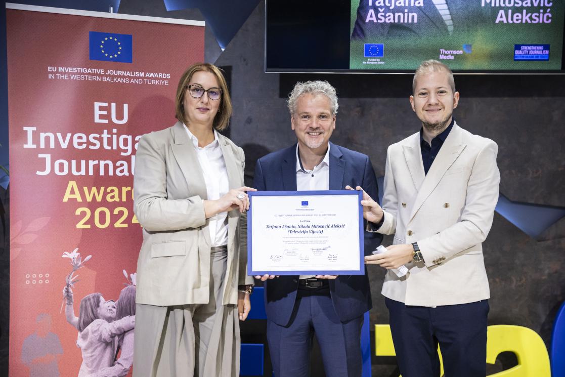 Ambassador Johann Sattler, Tatjana Ašanin and Nikola Milosavić Aleksić holding certificate