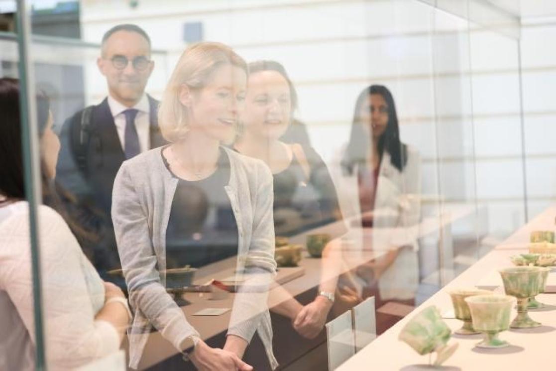 HR/VP Kaja Kallas visits Singapore's Asian Civilisations Museum