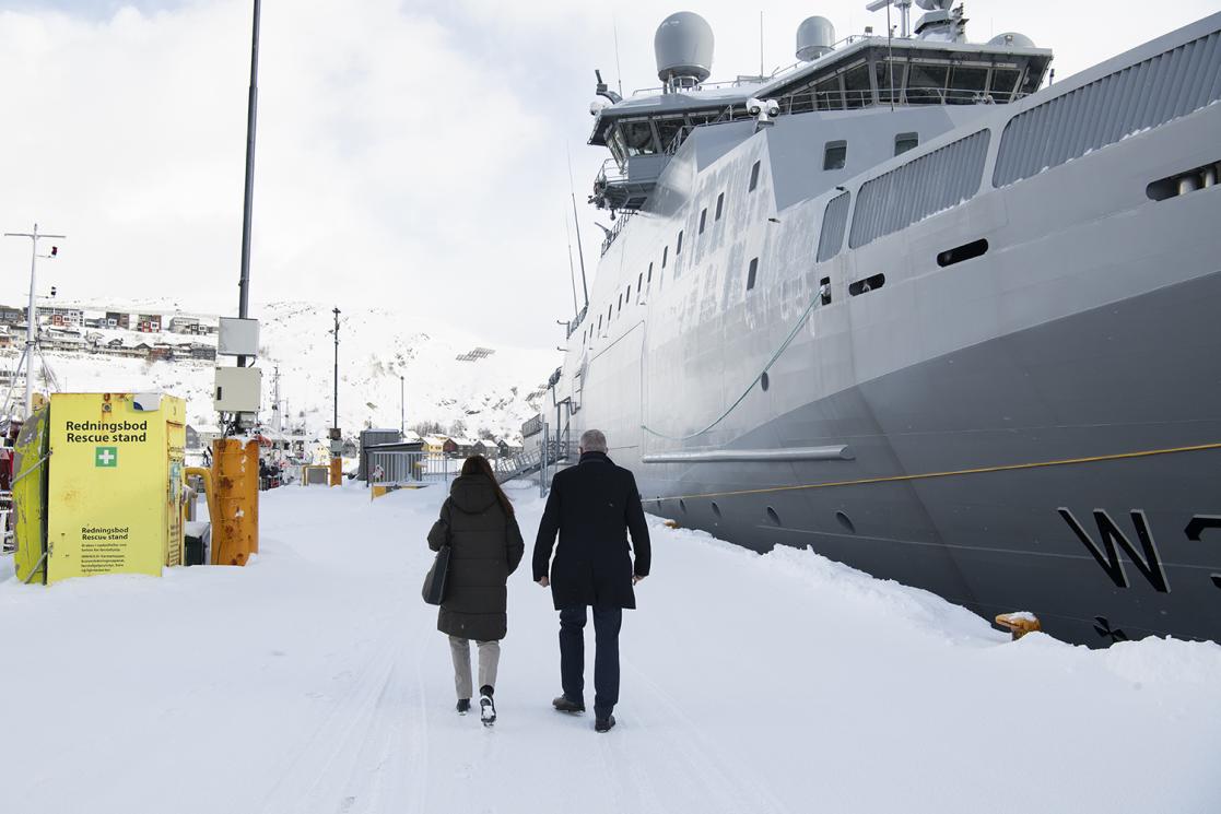 Costas Kadis og Marianne Sivertsen Næss foran KV Hopen