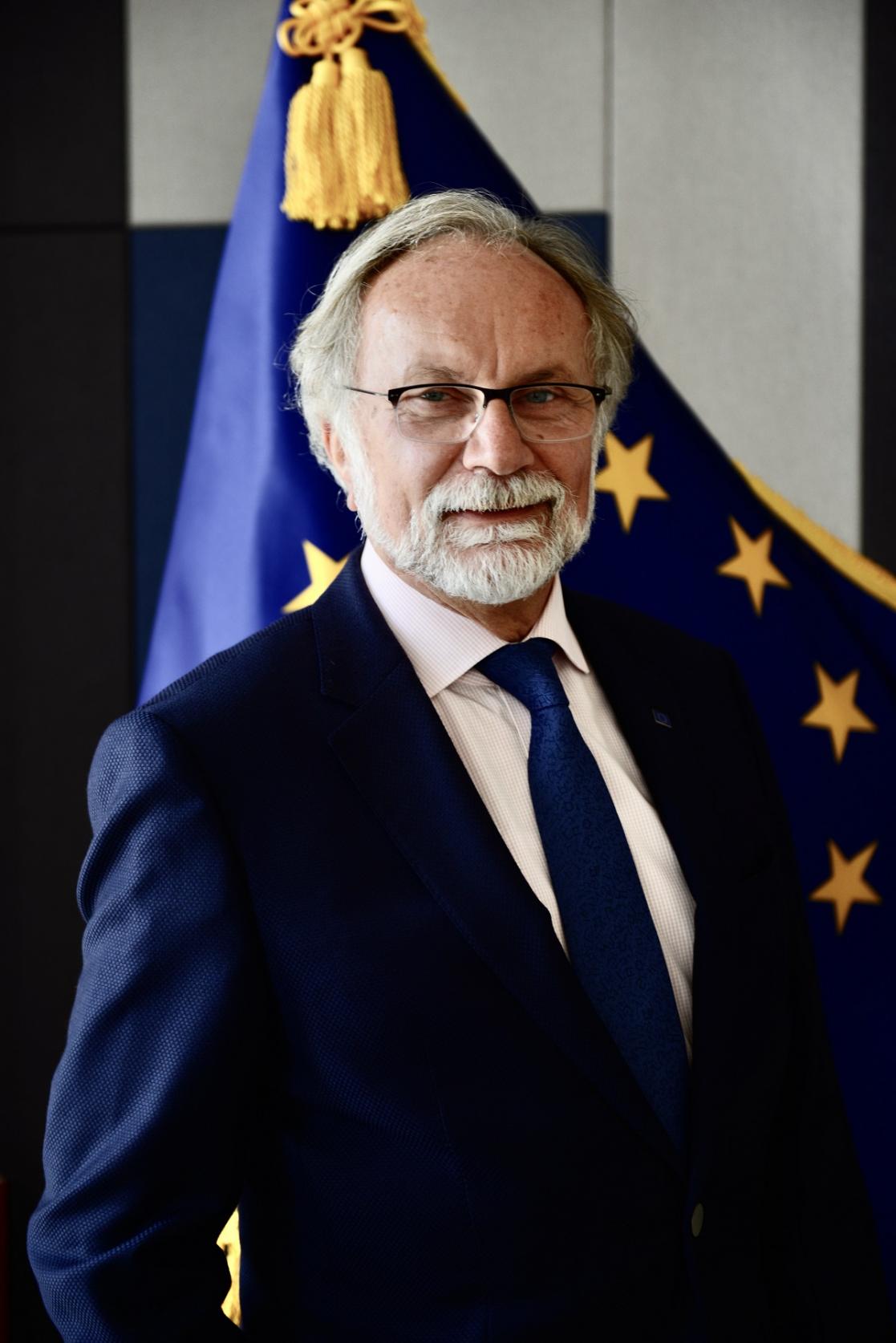 Man with an EU flag in the background