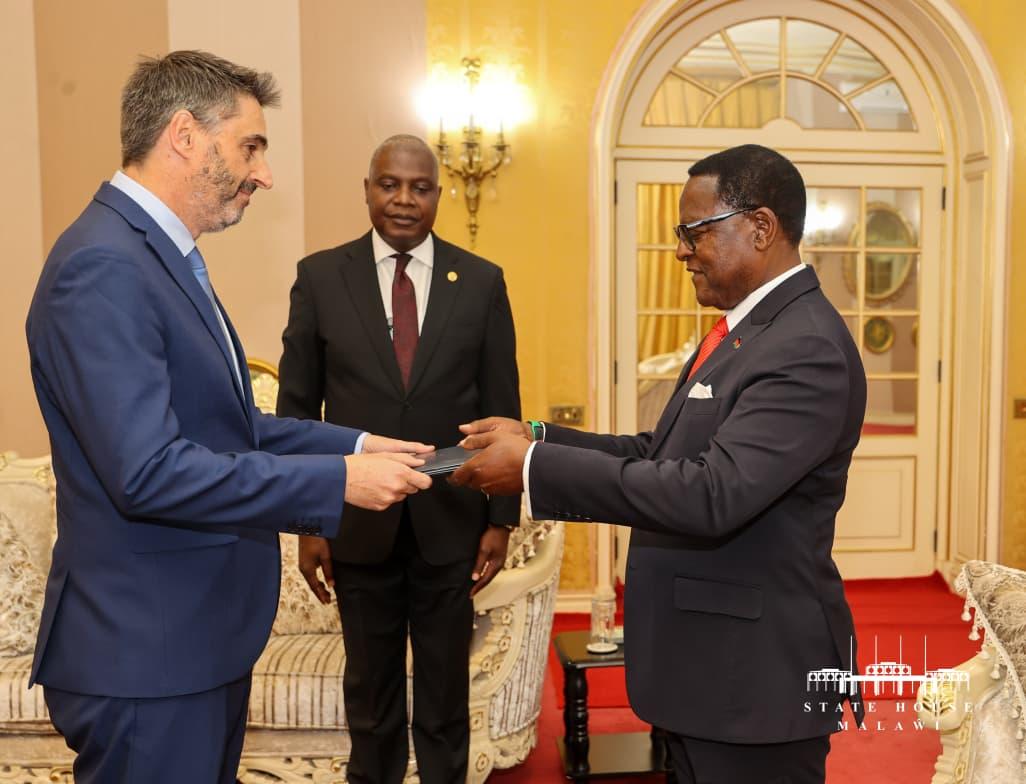 Ambassador Aristi-Gaztelumendi presents his Letters of Credence