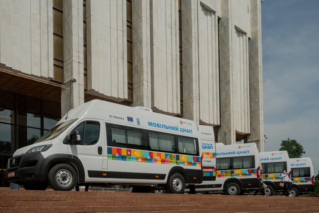 EU and UNDP transfer six more mobile administrative service centre vehicles to Ukraine's communities