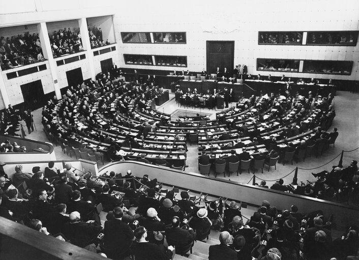 Sesjonen i Strasbourg, Frankrike, 21. mars 1958