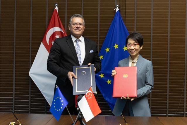 EU Commissioner Maroš Šefčovič with Singapore Minister Grace Fu