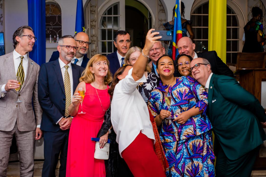 Ambassadeurs européens autour de la Ministre des Affaires étrangères de la RDC à la Fête de l'Europe