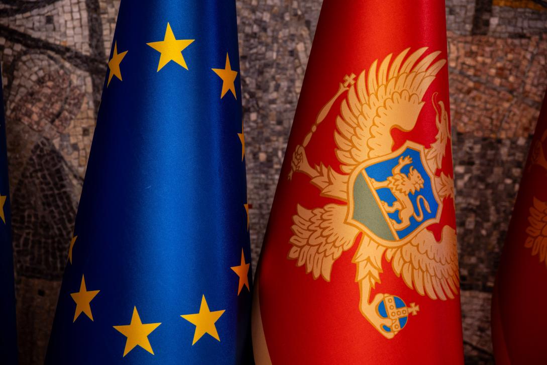 Eu and Mne flag
