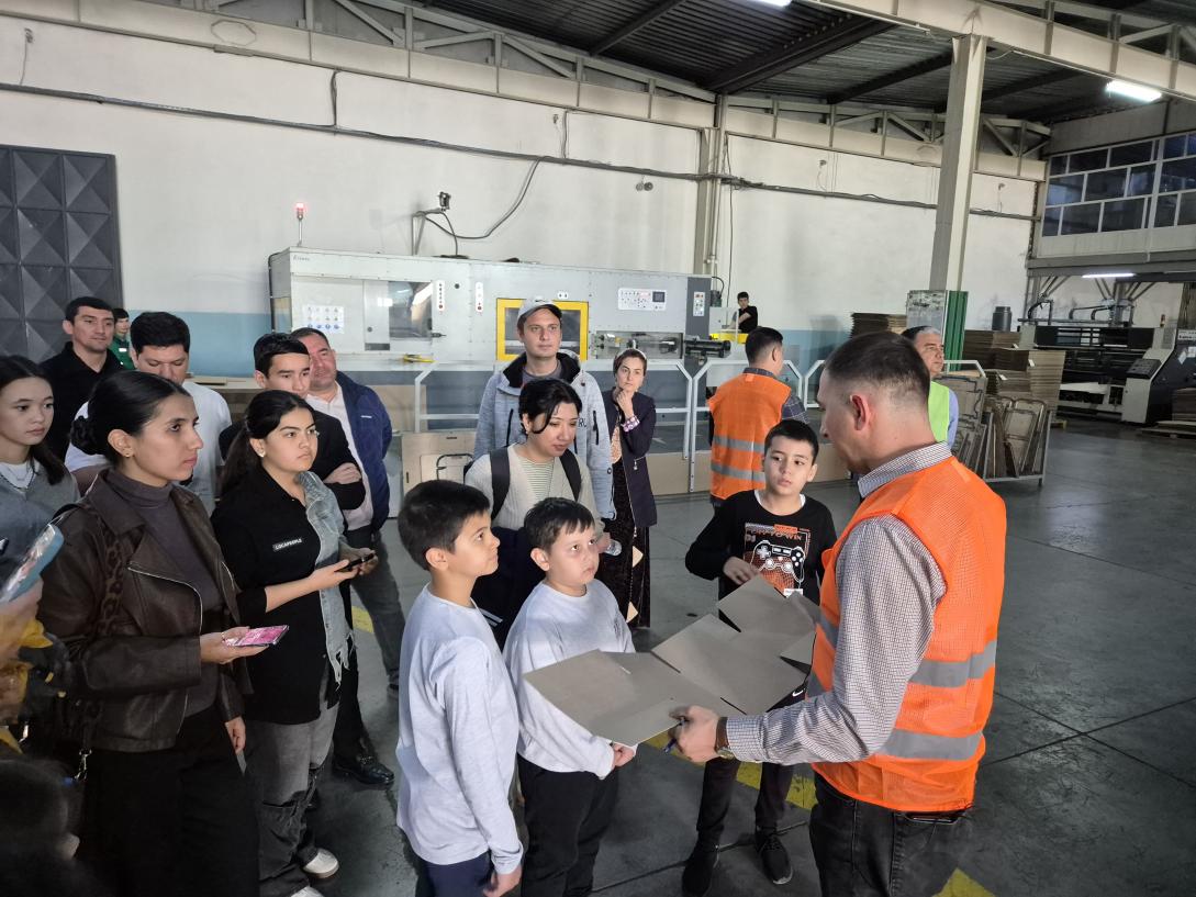 Turkmenistan Joins the Global #ForOurPlanet Campaign with a Visit to the Toprak Recycling Plant
