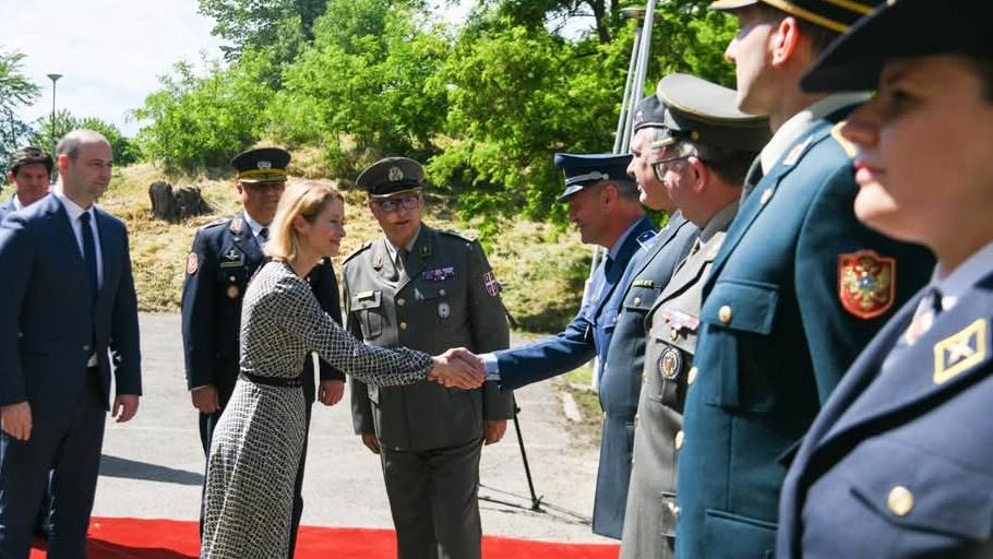 HRVP Meets uniformed officers on parade.