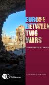 Title "Europe between two wars" with a destroyed building in the background