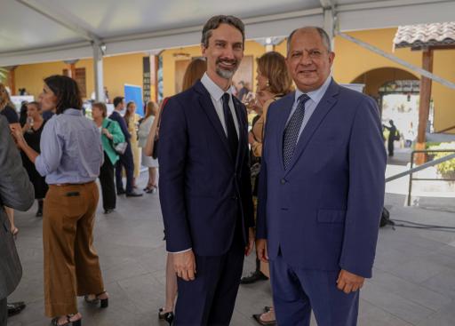 Junto al ex presidente Luis Guillermo Solís.