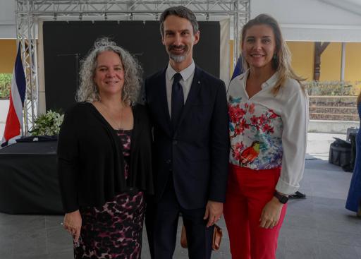 Junto a la embajadora de Canadá, Ioanna Sahas Martin