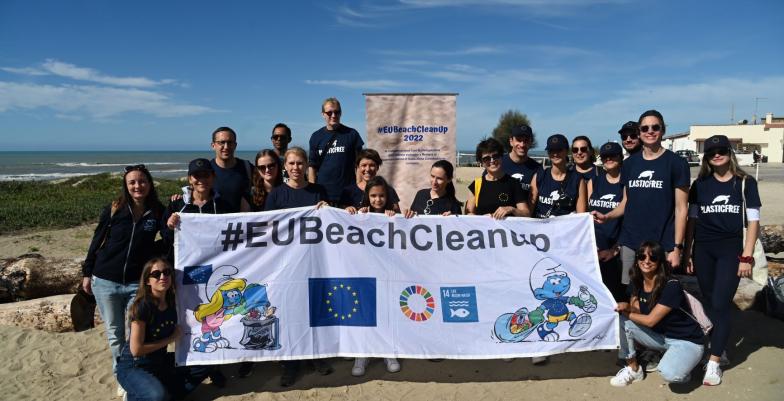 torvaianica beach cleanup