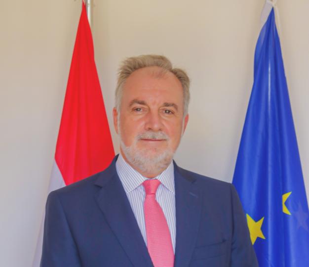 Portrait picture of Javier García de Viedma, EU Ambassador in Paraguay. 