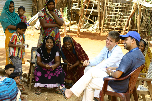Long Term Observers meeting voters / credits: Beata Oleksy